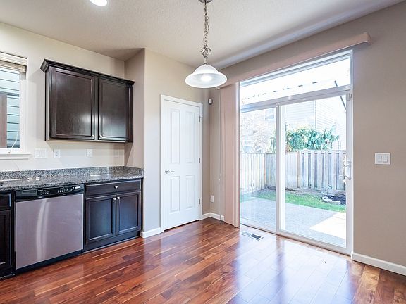 5th image of 3469 SE Hare Ave