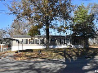 715 W Webster St, Benton, IL 62812