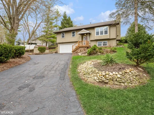 5312 Patton Dr, Wonder Lake, IL 60097