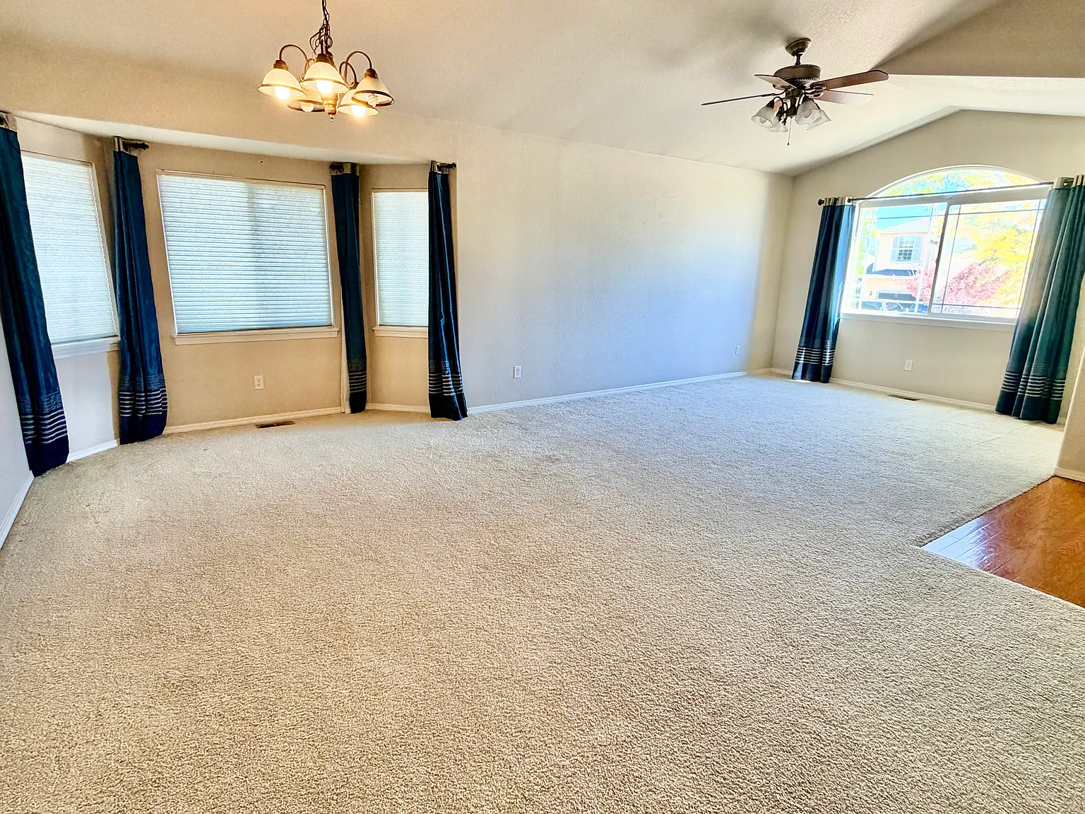 5 bed, 3960 sqft, $2,800 — Photo 4