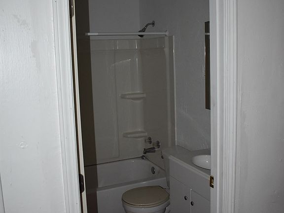 4th image of 1192 Chicago Ave
