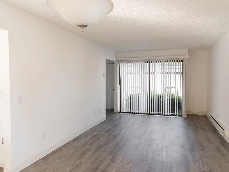 1194 Trinity Ave — Photo 2