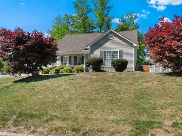 1796 Pebble Run Ln, Clemmons, NC 27012