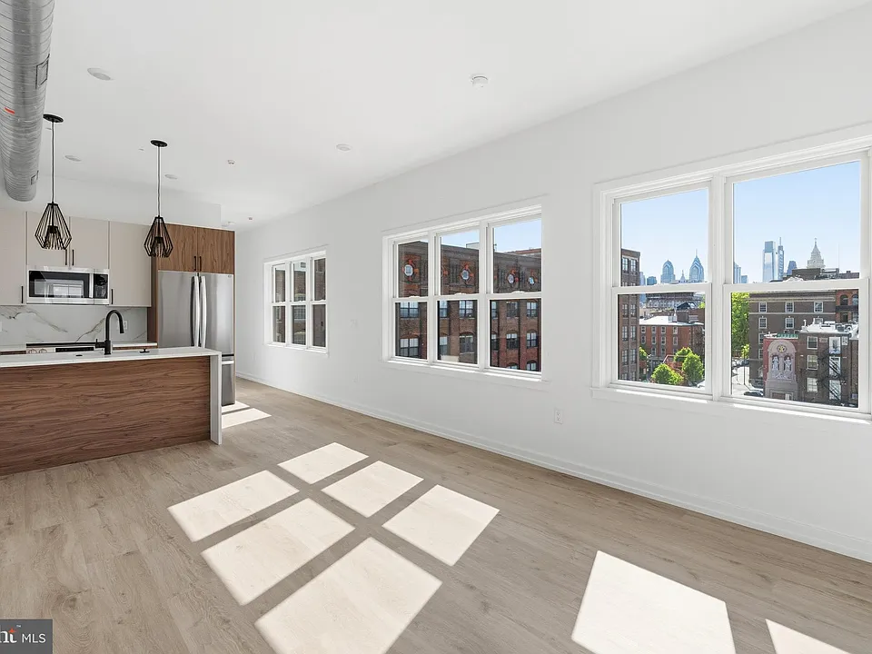 209 New St #6C