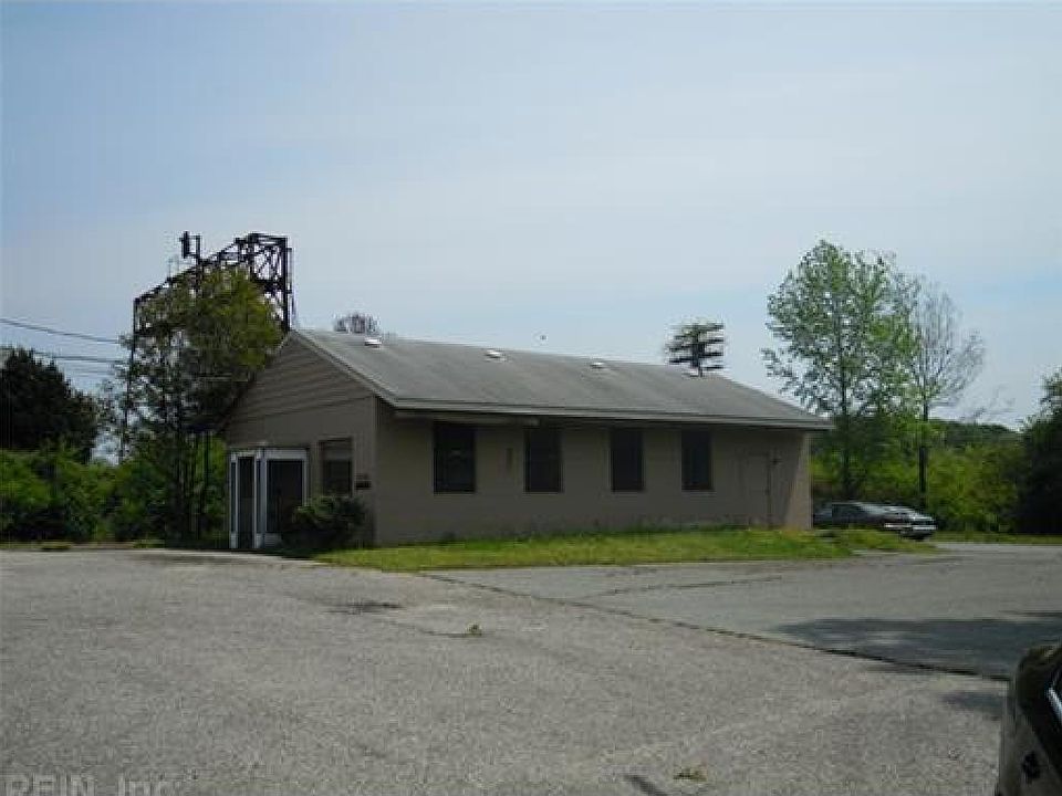 2nd image of 420 Center Ave