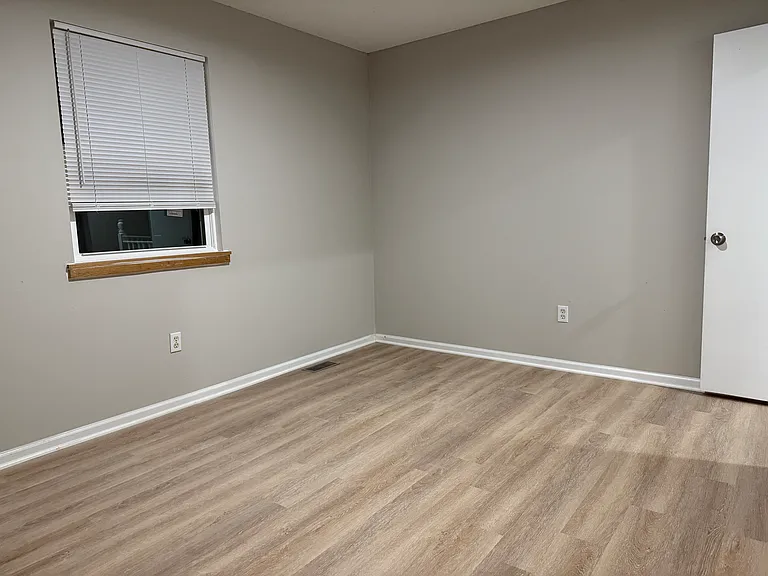 835 E Pinewood St — Photo 5