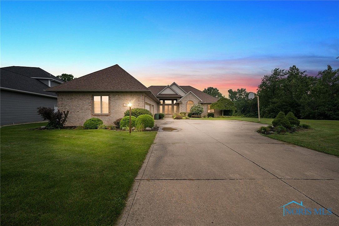 758 Creekside Dr, Rossford, OH 43460 MLS 6104952 Zillow