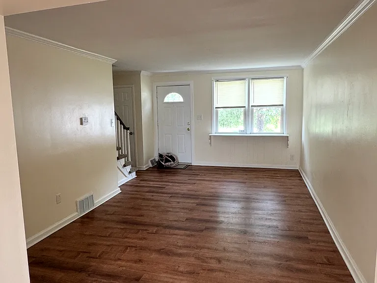 184 Madison Dr — Photo 2