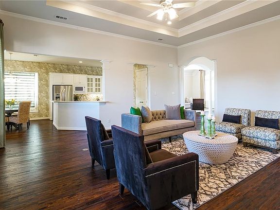 5th image of 2406 Creekside Cir N
