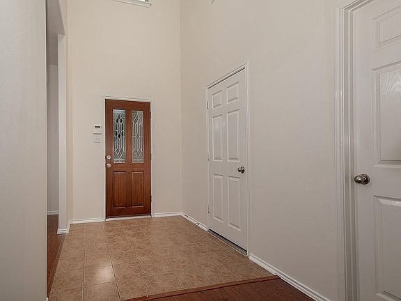 3rd image of 30 Garden Lodge Pl