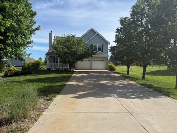15143 Briarwood Dr, Basehor, KS 66007