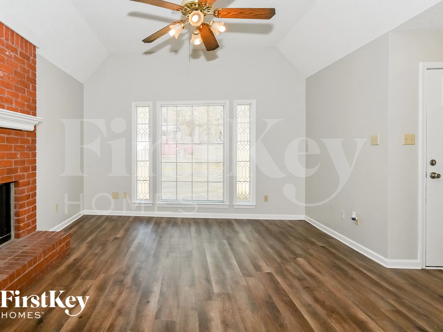 3 bed, 3.0 bath, 1255 sqft, $1,660 — Photo 3