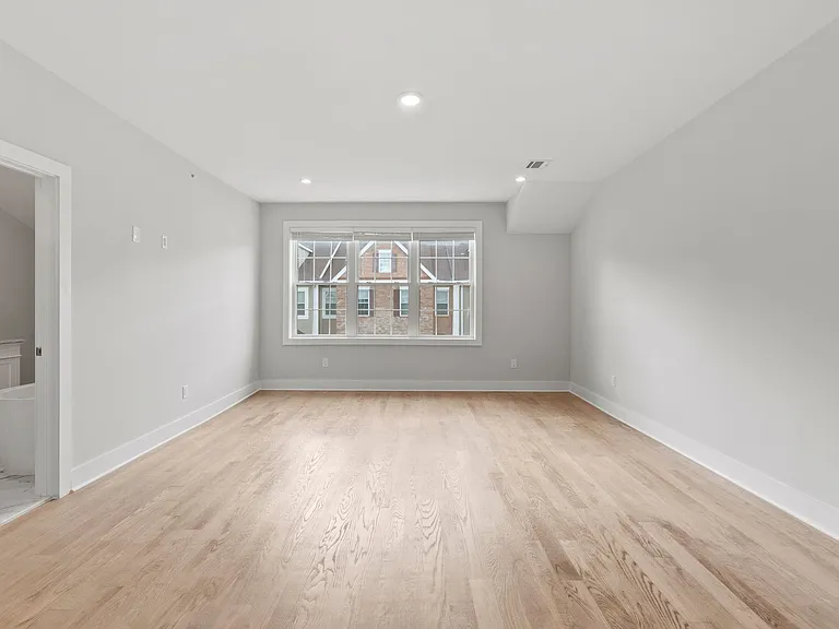 105 Brandon Ct — Photo 49