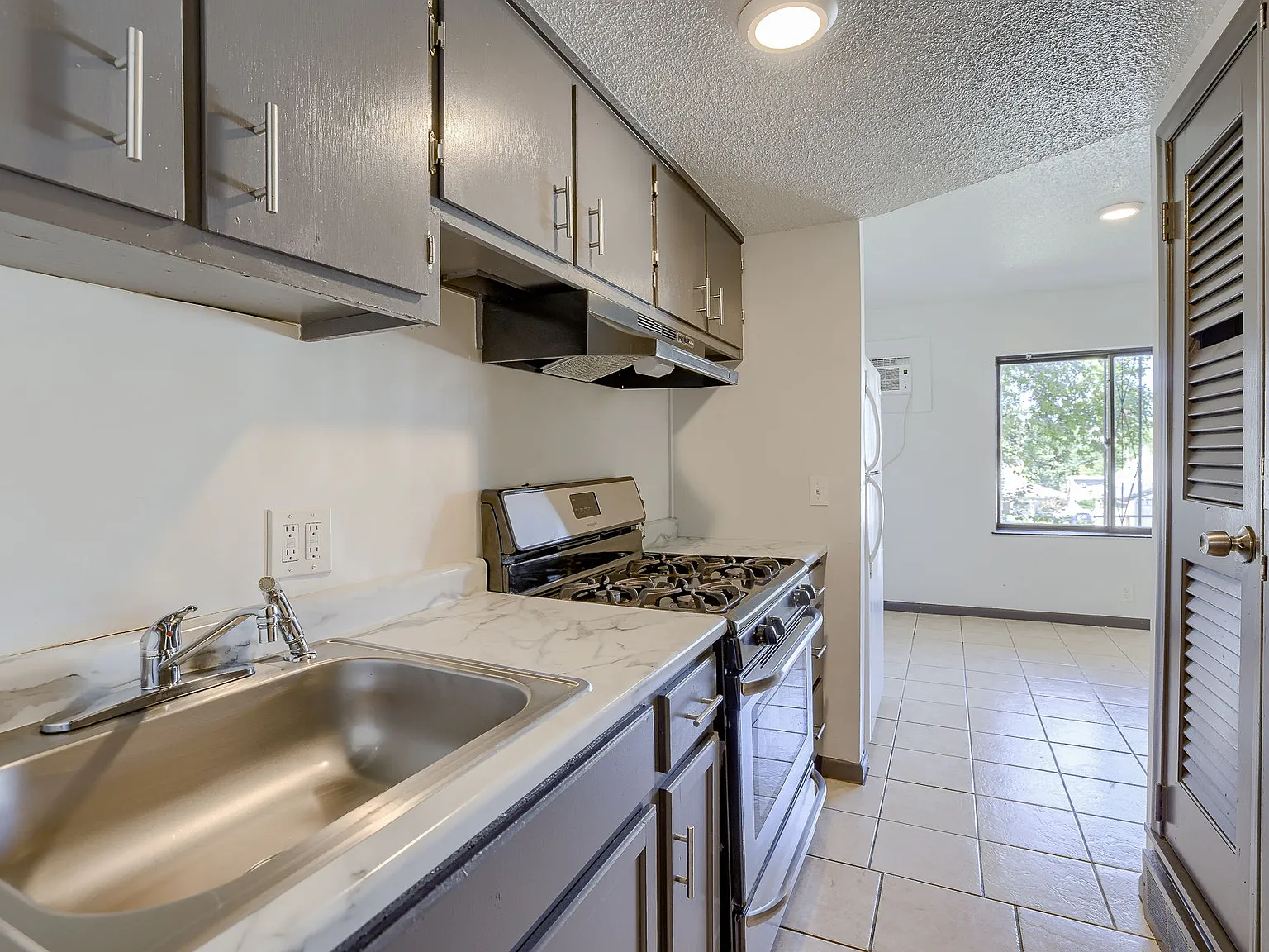 4513 Lafayette Avenue - 4 — Photo 2