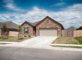 120 Everglades Ave, Taylor, TX 76574