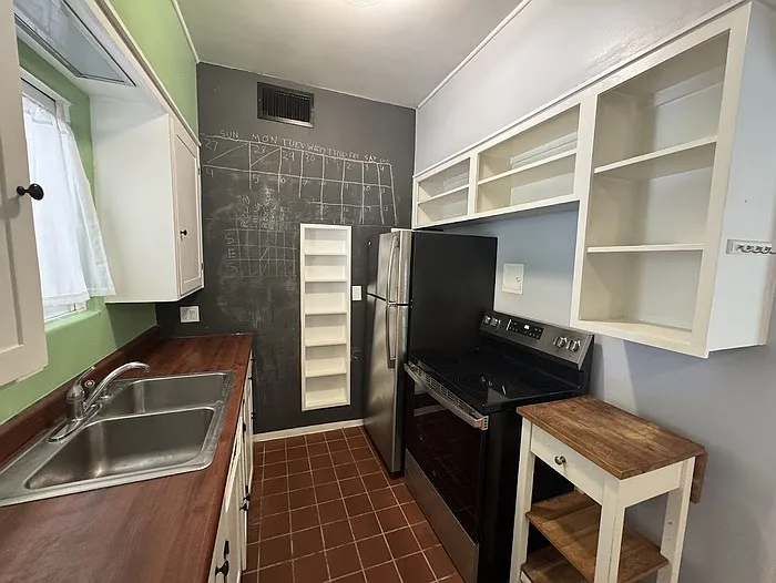 1445 E Flower St — Photo 11
