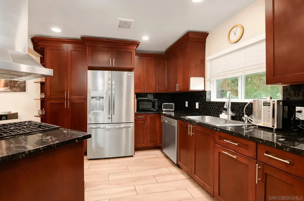 4 bed, 2102 sqft, $5,295 — Photo 3