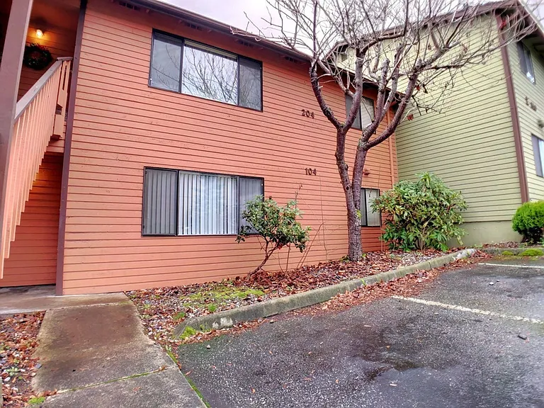 690 NW Atalanta Way #E104 — Photo 1