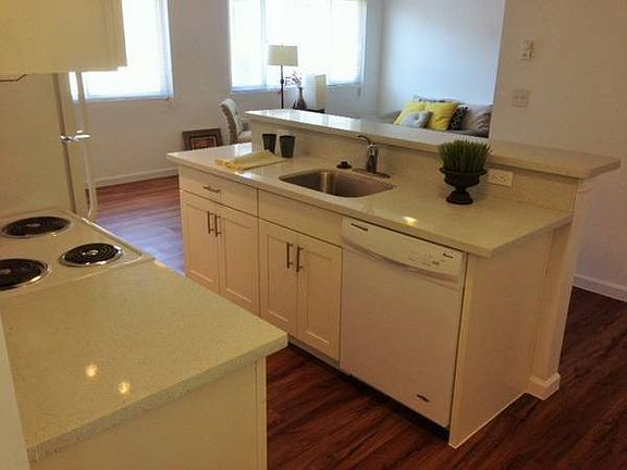 4th image of 2215 Eastlake Ave E #101