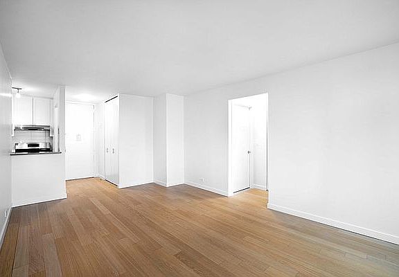 3rd image of 124 W 60th St APT 27B