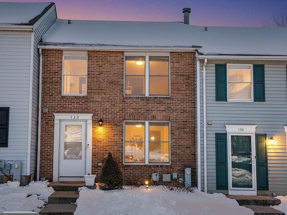 1st image of 133 Spruce Woods Ct