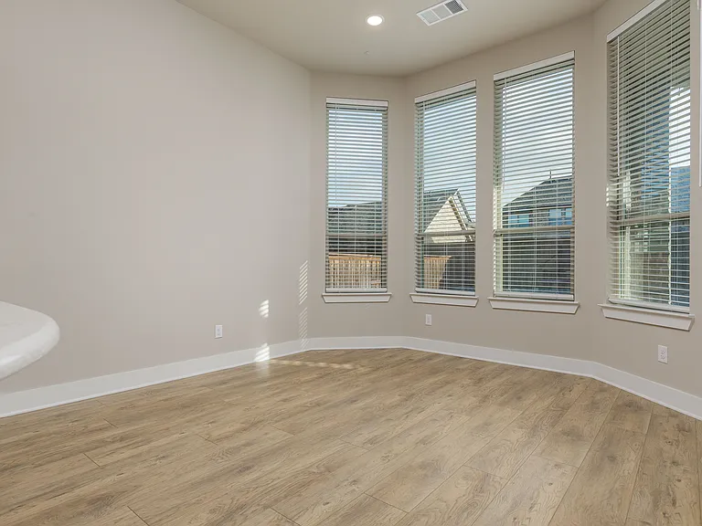 1829 Leo Dr — Photo 11