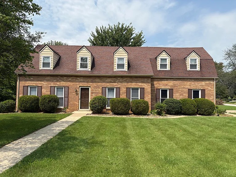 326 Madison Dr — Photo 2