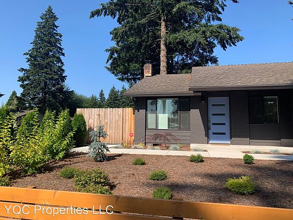 4th image of 1004 NE 143rd Ave