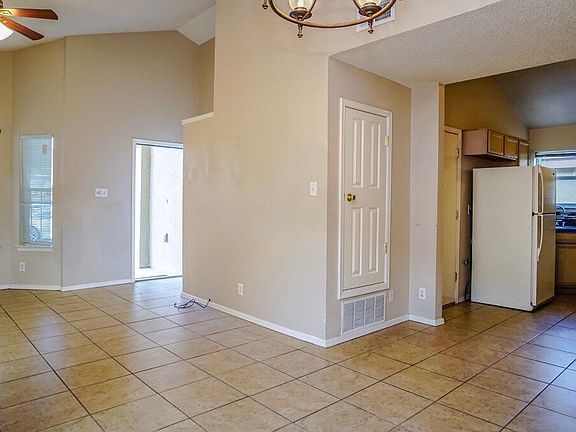 3rd image of 1653 Saint James Pl