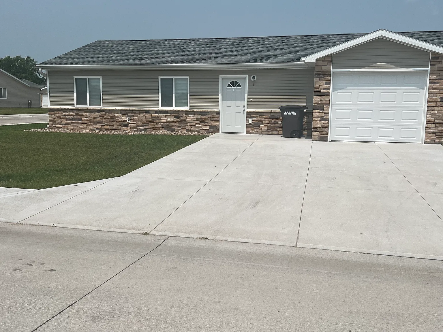3 bed, 1120 sqft, $1,700 — Photo 1
