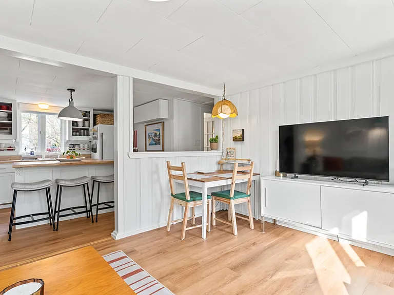 339 W Elm St — Photo 3