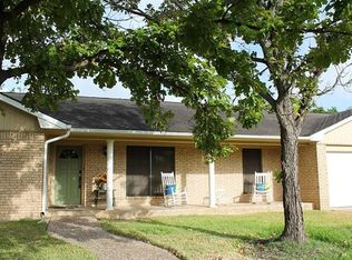 290 Woodland Ave, Giddings, TX 78942