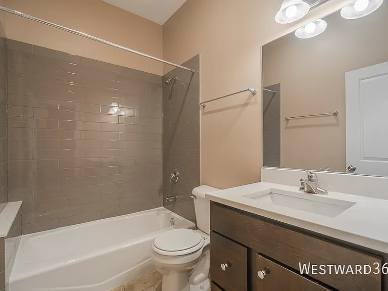 3433 S Indiana Ave #301 — Photo 9