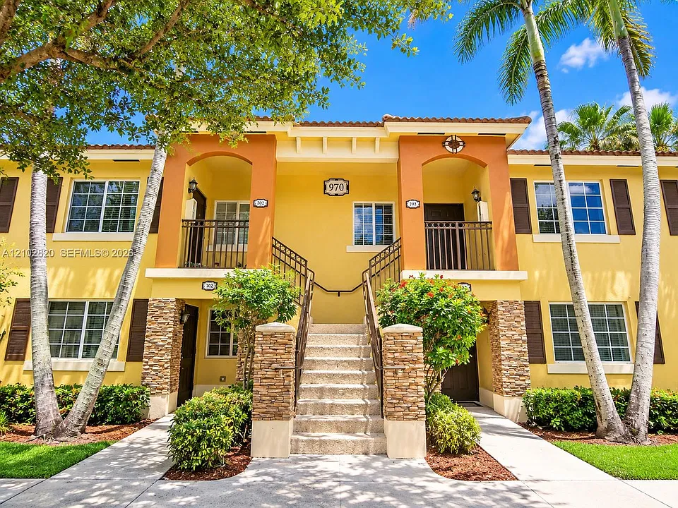 970 NE 34th Ave #203