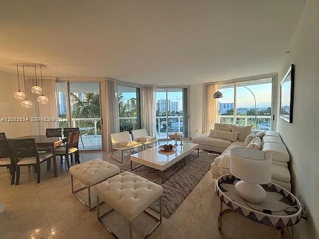 Oceania V Condo — Photo 3