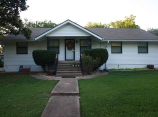 105 Mockingbird St, Ector, TX 75439