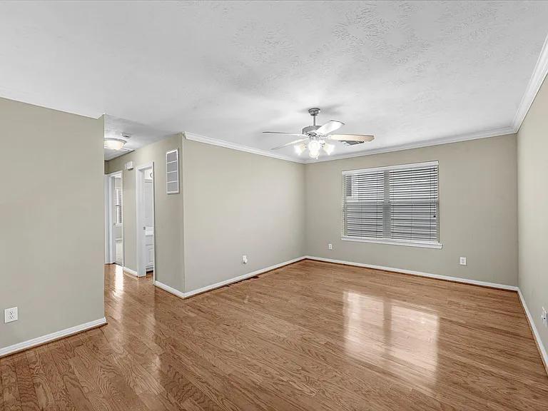 5228 Larkin St — Photo 14