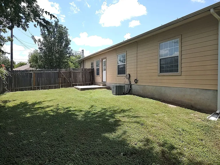 2206 S Bagdad Rd #B — Photo 13