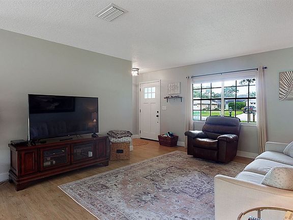 4th image of 549 Domenico Cir