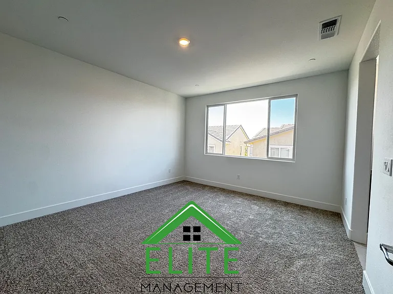 3485 Hampton Dr — Photo 9