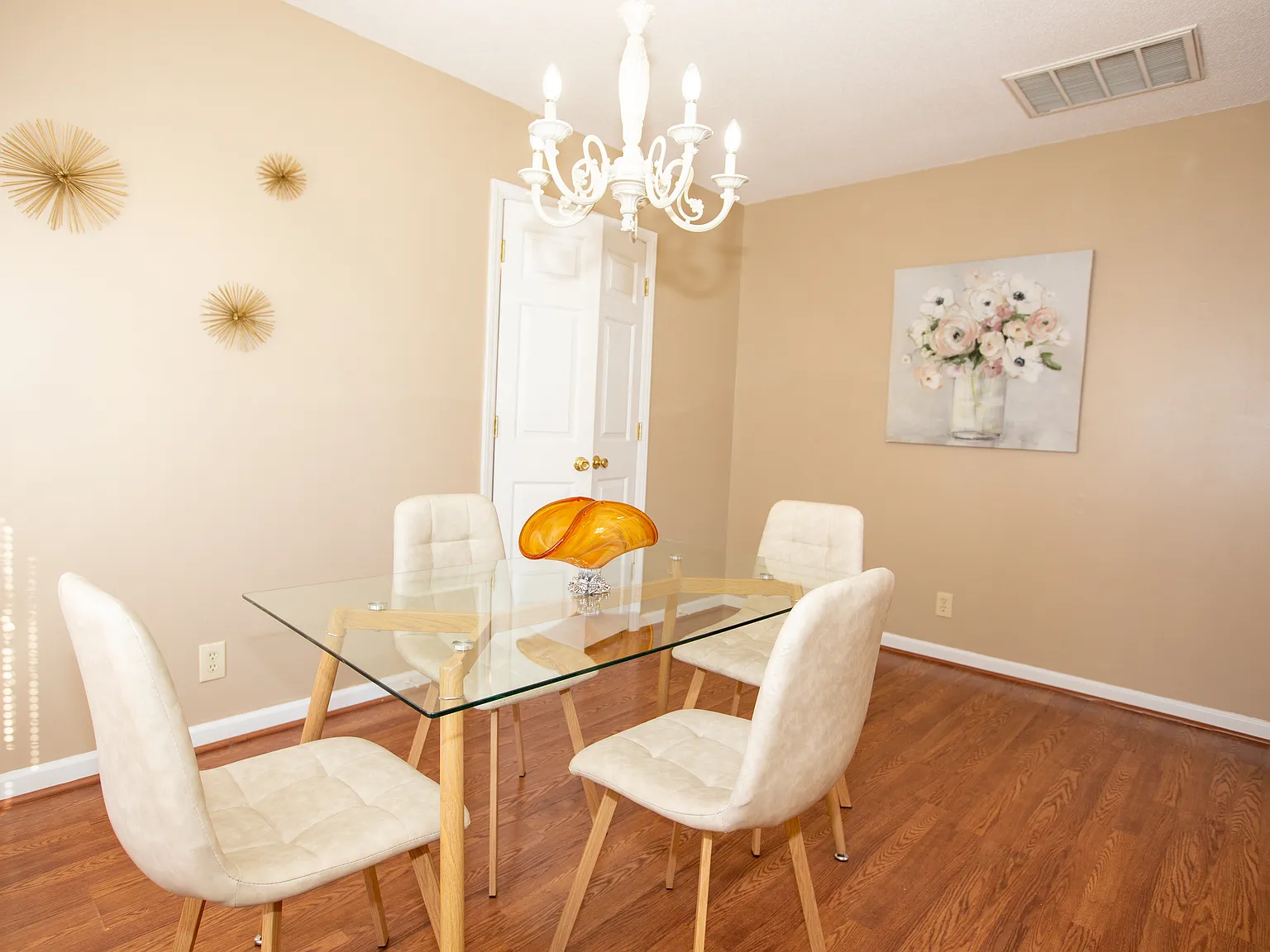 113 Lauren Cir — Photo 3