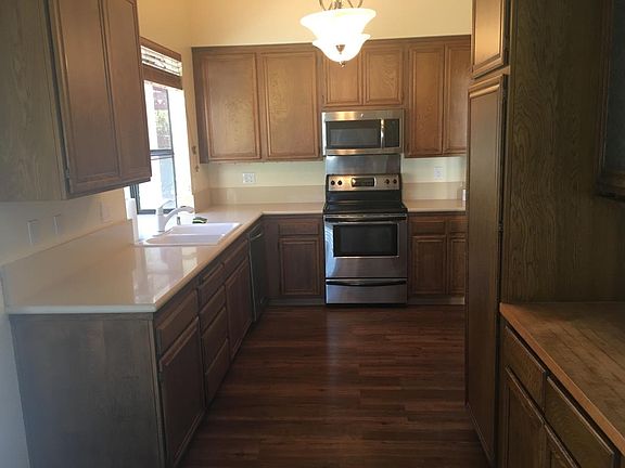 4th image of 985 Sterling Ave