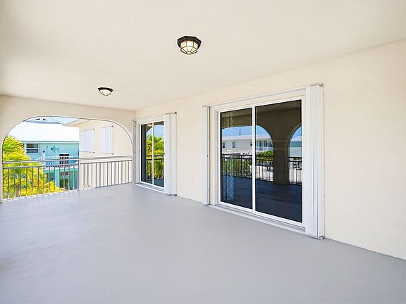 5th image of 17286 Jamaica Ln