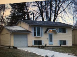 711 W Nixon Dr, O'Fallon, IL 62269