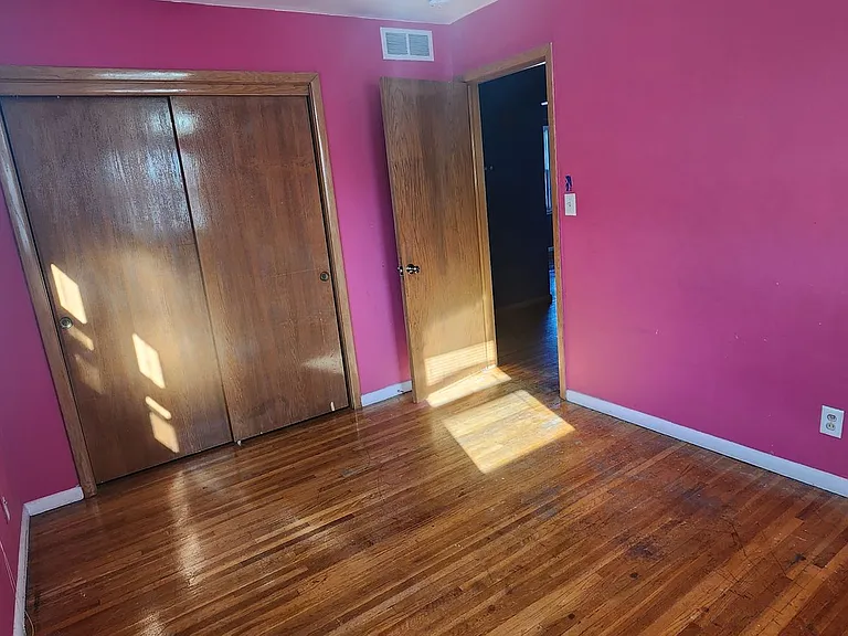 1624 E Oakland Ave — Photo 11