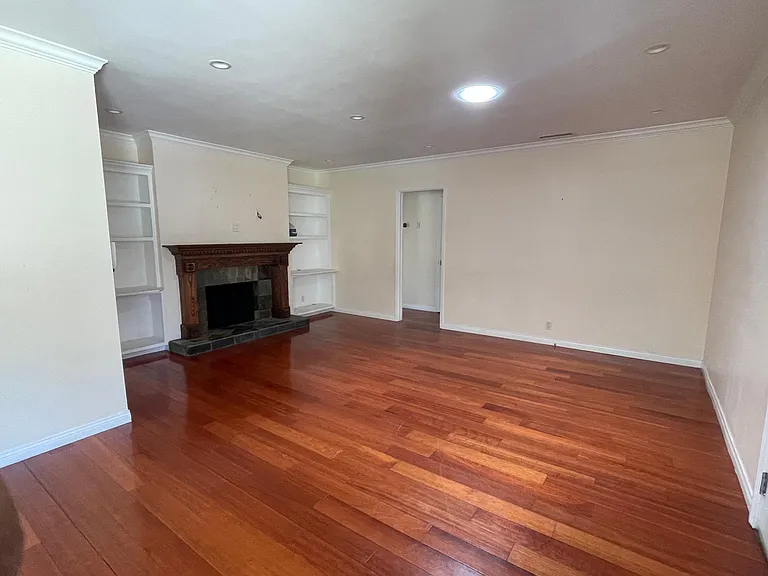 2820 Paloma St — Photo 5