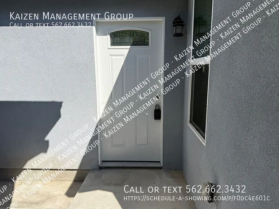 Building Photo - 534 W 14th St #544