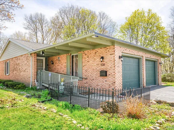 537 Oakbrook Cir, Flushing, MI 48433