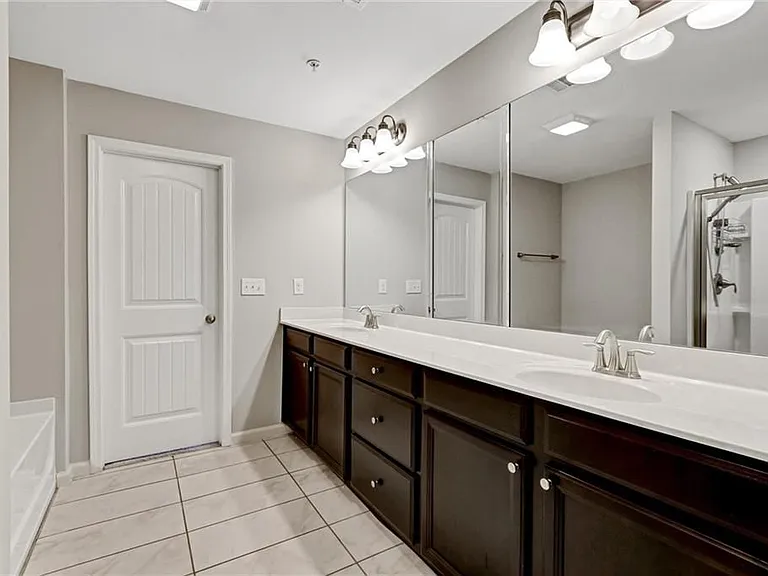 1237 Foxcroft Ln — Photo 34