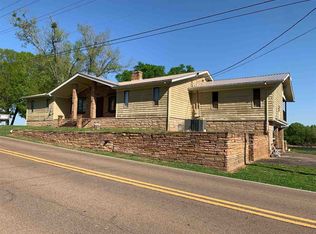 208 Water St E, Clifton, TN 38425